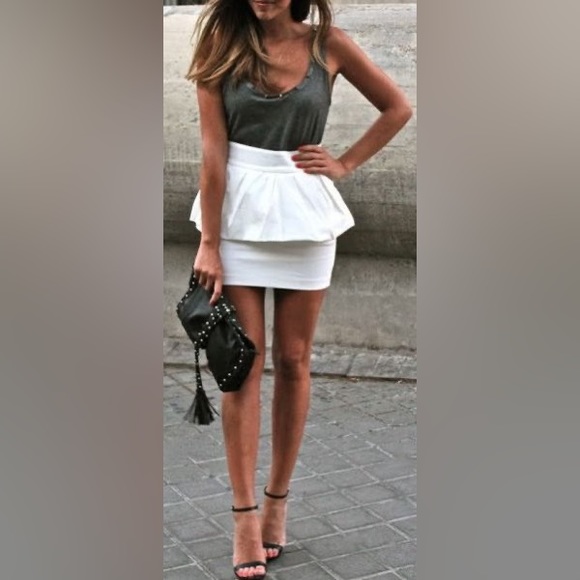 Unique FLORAL PEPLUM MINI SKIRT🌺 - Picture 8 of 13